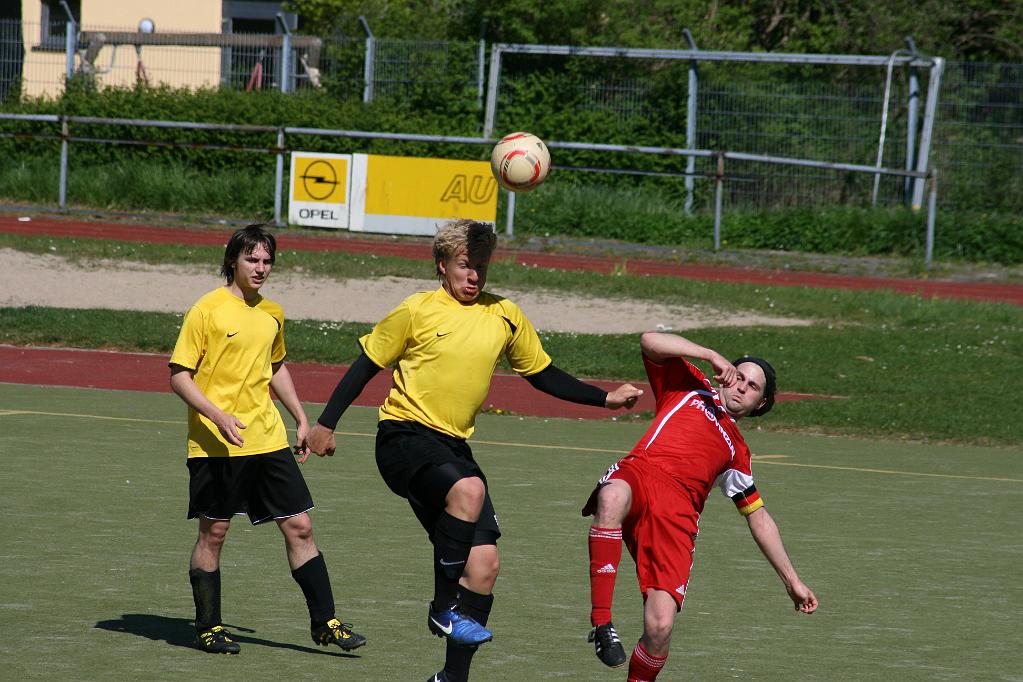 Hhafen-Sereetz 3-0 019.jpg - Kopfball Nicki, die Zweite.